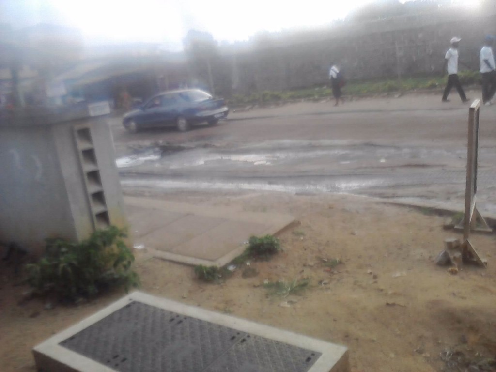 Article : C&ocirc;te d&rsquo;Ivoire : Abidjan, entre poussi&egrave;re, boue et odeurs pestilentielles