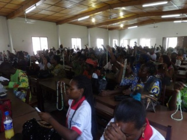 Article : Le chapelet du Crucifi&eacute; a 3 ans : la formation