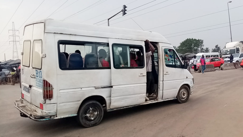 Article : Côte d’Ivoire : Quand le marketing politique dans le transport et l’éducation nationale ne fait qu’accumuler les problèmes