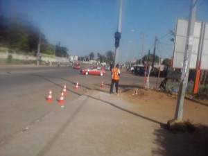 Réparation d'un feu tricolore de Bouaké