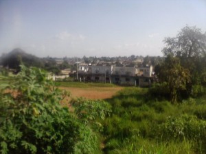 Batiment délabré au quartier ahougnassou de Bouaké, crédit photo : Christ Koffi