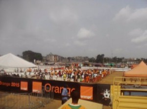 Les supporteurs des Eléphants attendent le coup d'envoi du match Côte d'Ivoire - RDC Crédit photo : Christ Koffi 