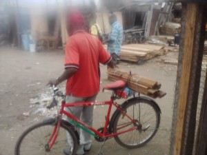 Usager du vélo à Abidjan "Crédit photo : Christ Koffi